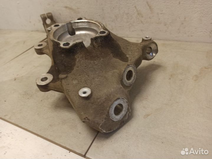 Кулак передний правый 31216775770