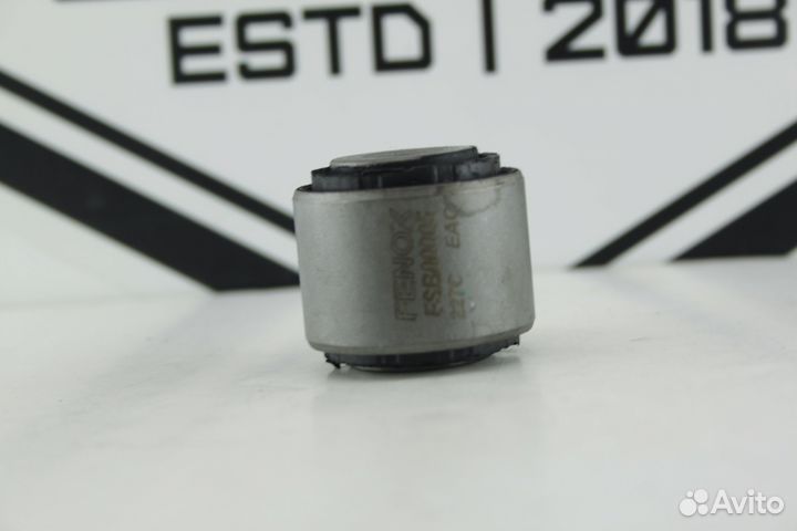 Сайлентблок задней попер тяги Audi q7 Touareg Новы