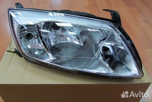 Фара на Гранту Правая пластик Новая