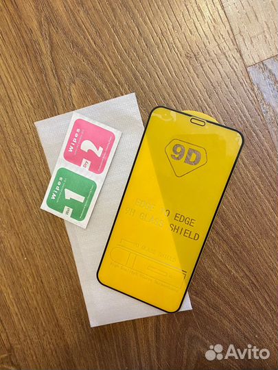 Защитное стекло на iPhone 11