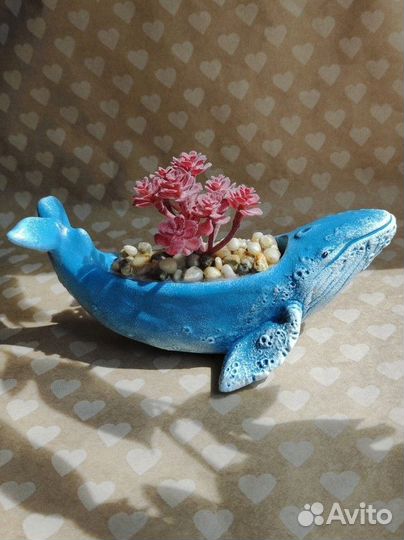 Гипсовые кашпо с цветочной композицией