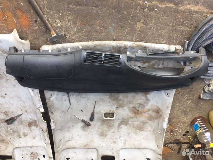 Торпедо панель приборов BMW (E39)