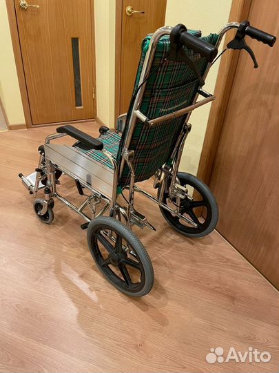 Кресло-каталка складная Titan LY-800-957