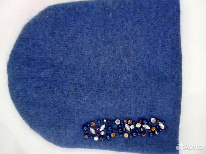 Шапка голубая с бусинами