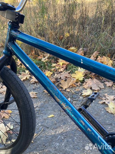 Bmx полукастом на раме We The Peolple