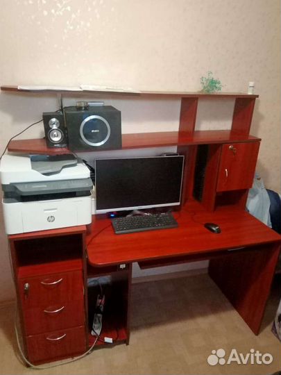 Компьютерный стол