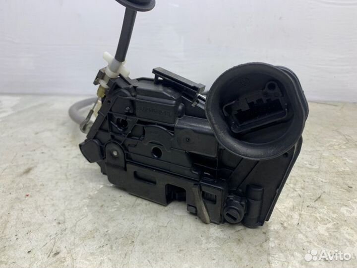 Замок двери задний правый Volkswagen Golf 6 2.0