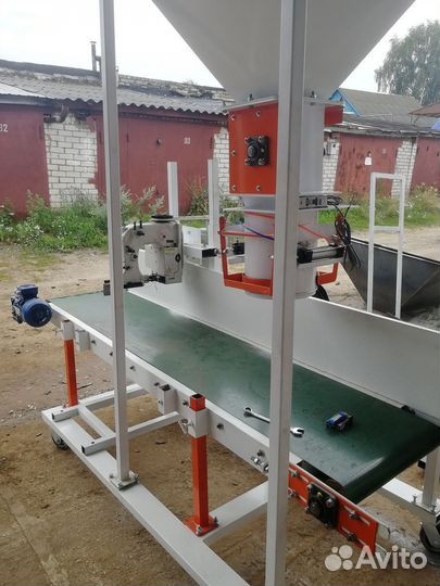 Упаковщик дозатор весовой фасовщик в мешки пакеты