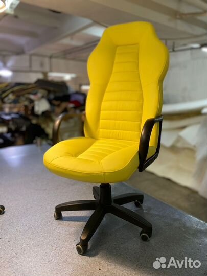 Офисное кресло