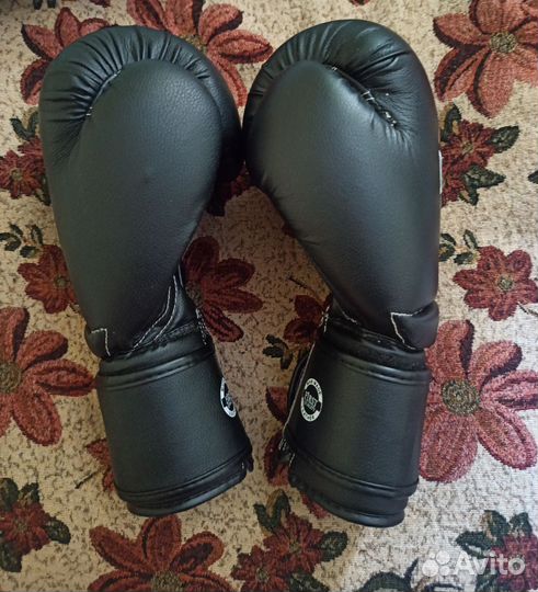 Боксерские перчатки 16 oz Excalibur