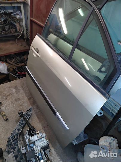 Дверь передняя правая renault granta scenic