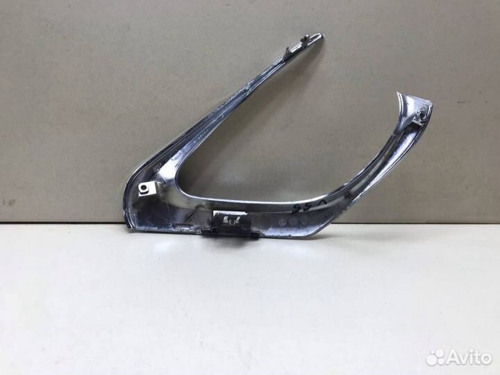 Рамка противотуманной фары правой Toyota Camry V50