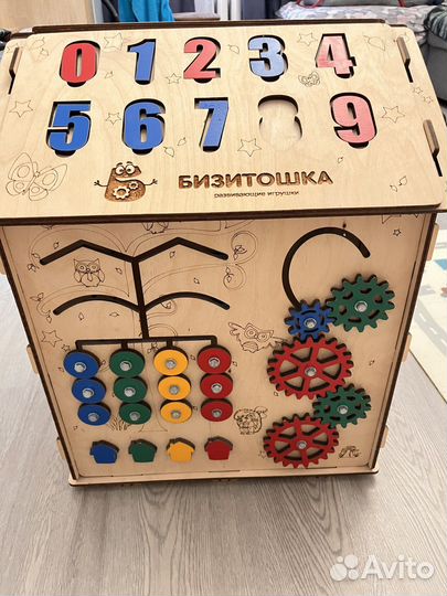 Бизиборд домик