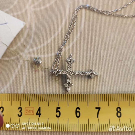 Бриллиантовый крестик на цепочке. Гарнитур