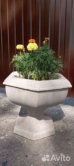 Садовые вазоны из бетона
