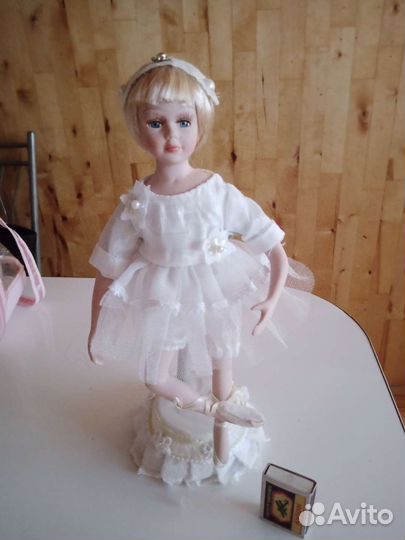 Кукла фарфоровая коллекционная