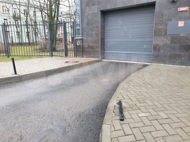 Машиноместо, > 30 м²