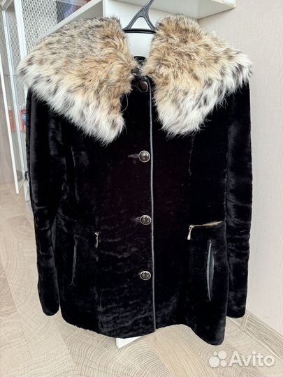 Шуба мутоновая с капюшоном из меха рыси