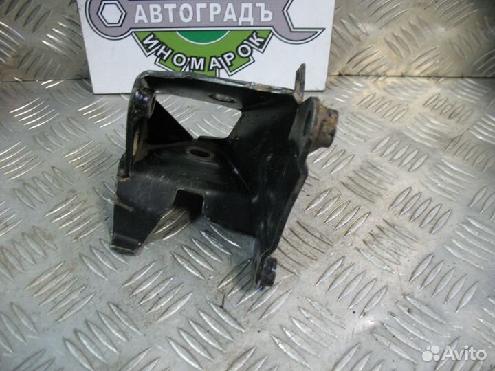 Кронштейн двигателя Volkswagen Golf 3 Vento 1992г