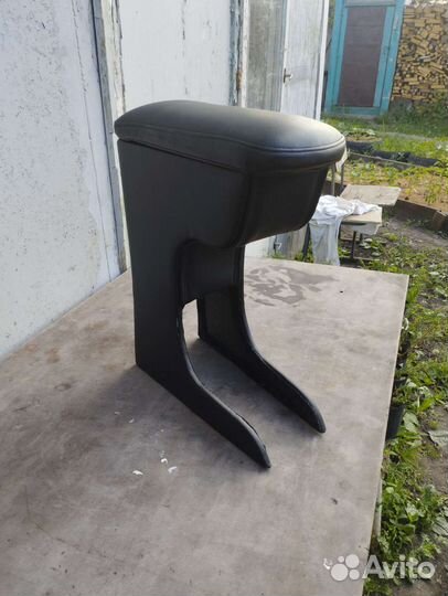 Подлокотник LADA xray 2017