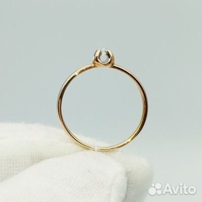 Золотое кольцо с бриллиантом 17,5р