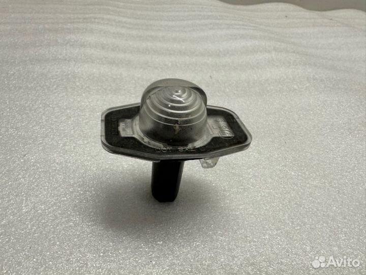 Плафон освещения номерного знака задний Toyota