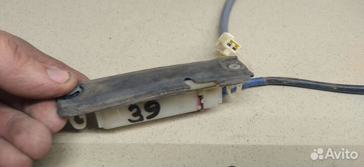 Кнопка открывания багажника Avensis II 2003-2008