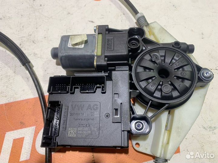 Стеклоподъемник передний левый Volkswagen Passat