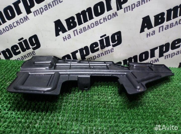 Дефлектор радиатора правый Toyota Avensis AZT251