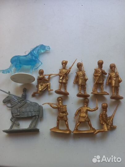 Фигурки солдатиков