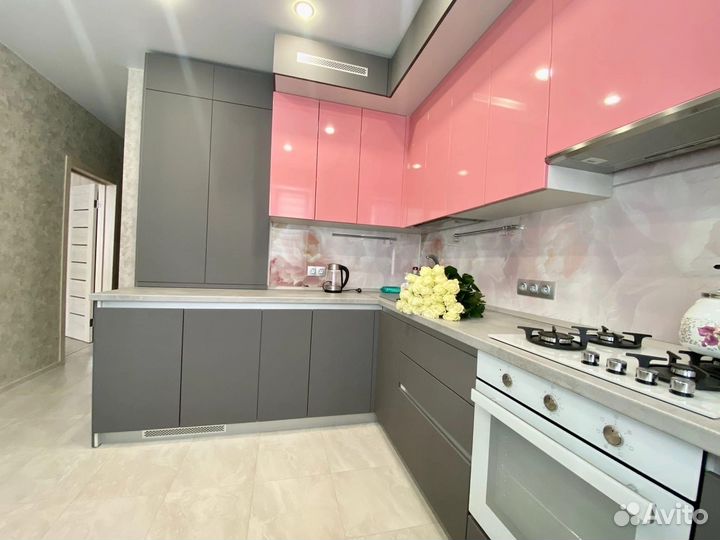 Кухня на заказ под потолок