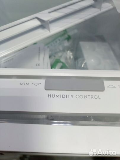 Встраиваемый холодильник Electrolux LNG 7te18s