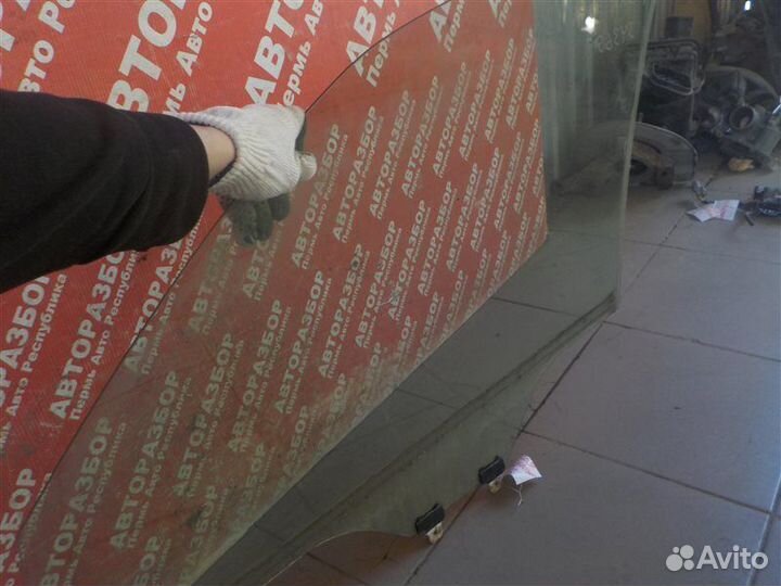 Стекло двери переднее правое Subaru Forester S12