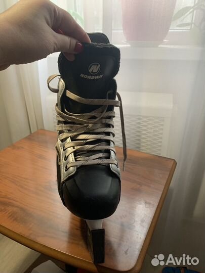 Коньки хоккейные