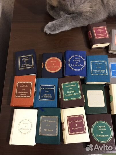 Шкаф с книгами