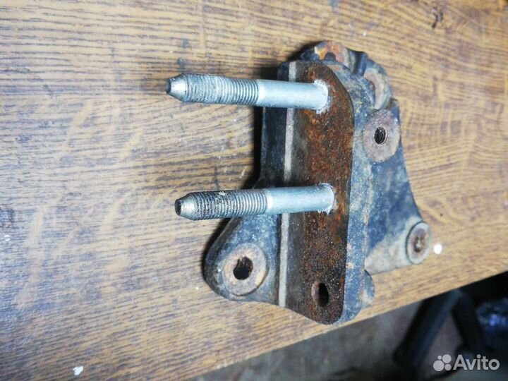 Кронштейн двигателя Митсубиси ACX