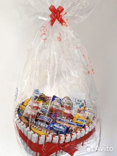 Сладкий подарок из киндеров, конфет Сюрприз