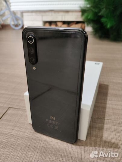 Xiaomi Mi 9 SE, 6/128 ГБ