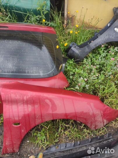 Крылое переднее правое под ремонт