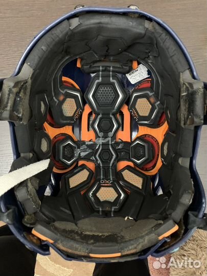 Хоккейный шлем