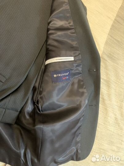 Школьный костюм на мальчика+ много рубашек