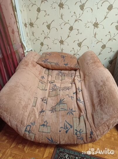 Кресло,мини -диван