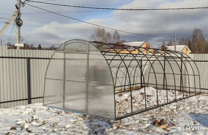 Теплица с монтажем