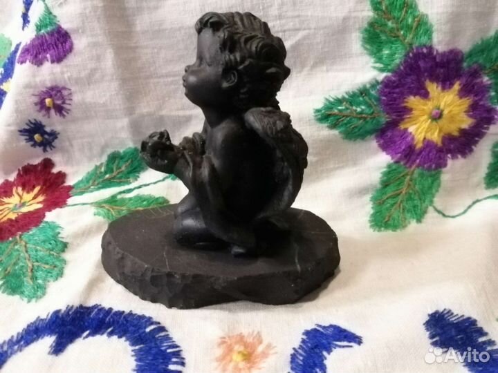 Фигурки ангелов из шунгита (Карелия)