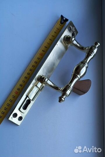 Дверная ручка 