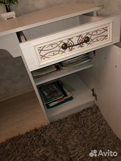 Письменный стол