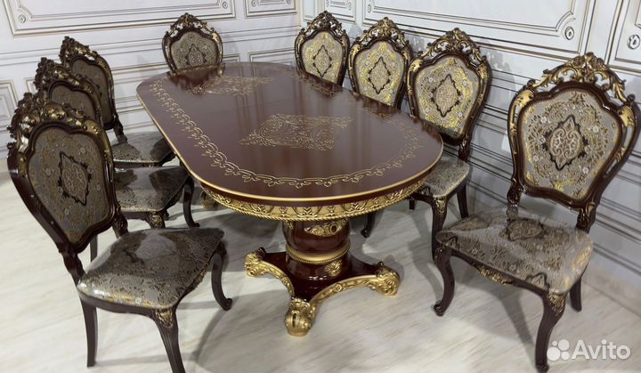 Стол и стулья