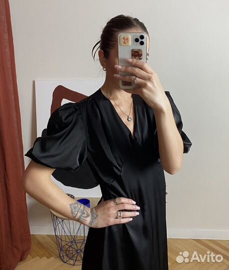 Платье с объемными рукавами