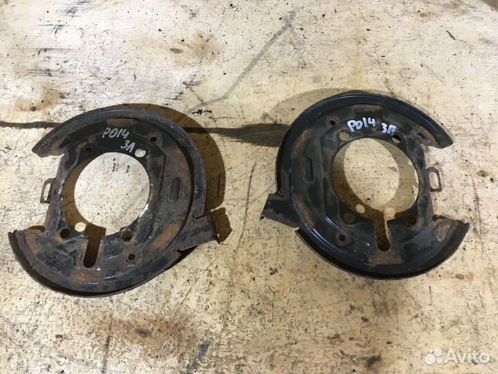 Задние тормозные щитки Chrysler Pacifica