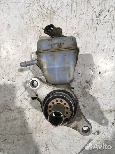 Главный тормозной цилиндр с бочком